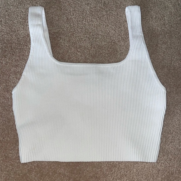 Aritzia Tops - Aritzia white cropped sculpt knit tank (Babaton)